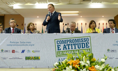 Governador Renato Casagrande discursa na solenidade de lançamento da campanha Compromisso e Atitude pela Lei Maria da Penha (Foto: TJES)