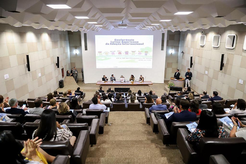 1° Conferência Latino-Americana de Adoção Internacional.