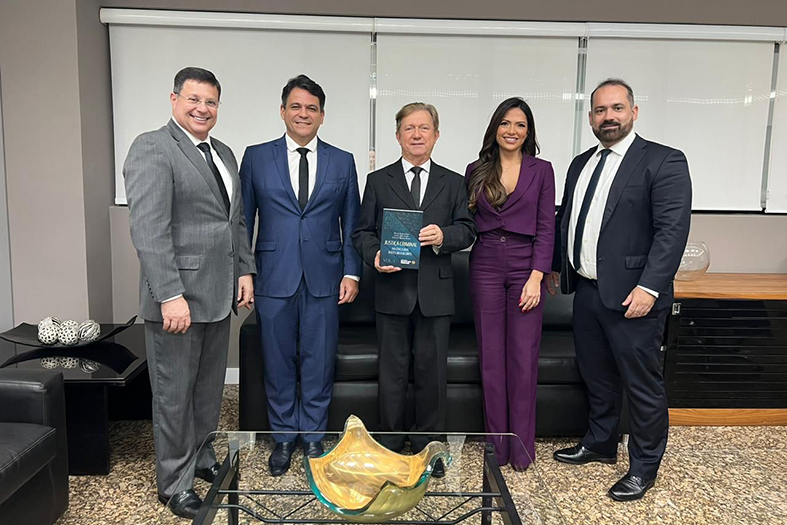 Autoridades do Judiciário possam para foto.