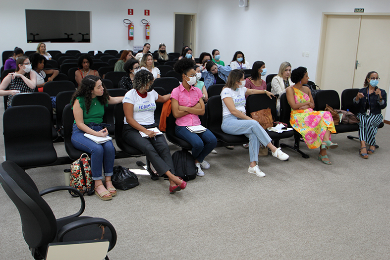 Assistentes Sociais e Psicólogos debatem em evento no auditório da Corregedoria.