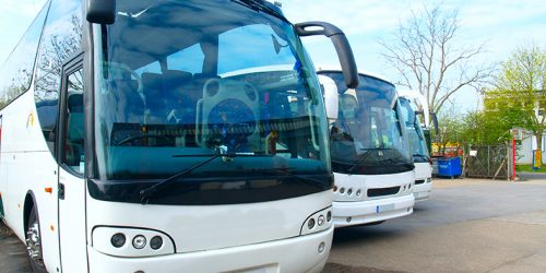 Justiça condena empresa de transportes a indenizar menor obrigada a descer de ônibus