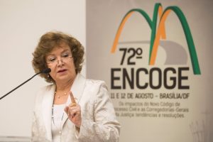 Foto 2 - Ministra discursando