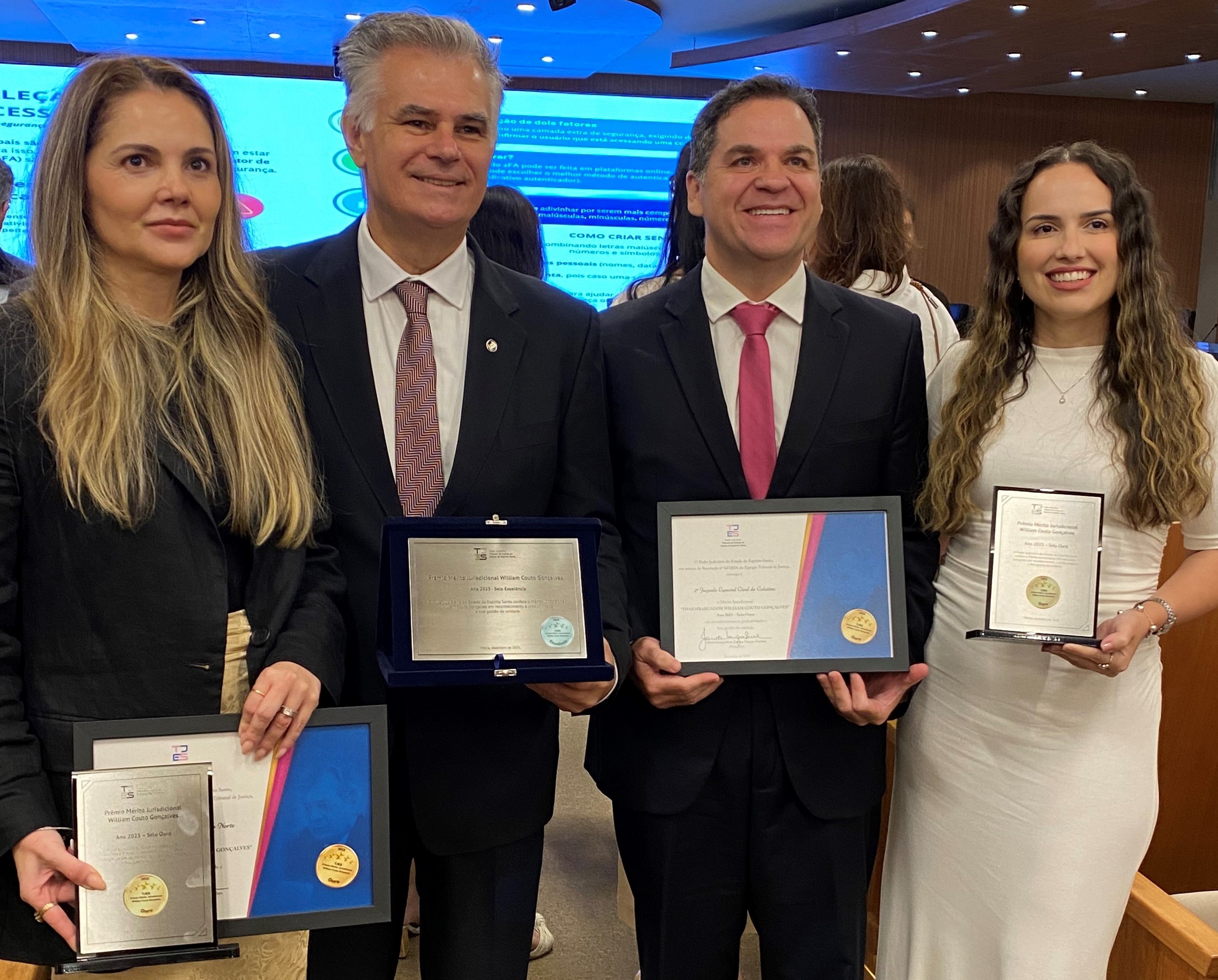 Emes celebra o rebebimento do Selo Excelência, honraria máxima do Prêmio Mérito Jurisdicional Desembargador William Couto Gonçalves