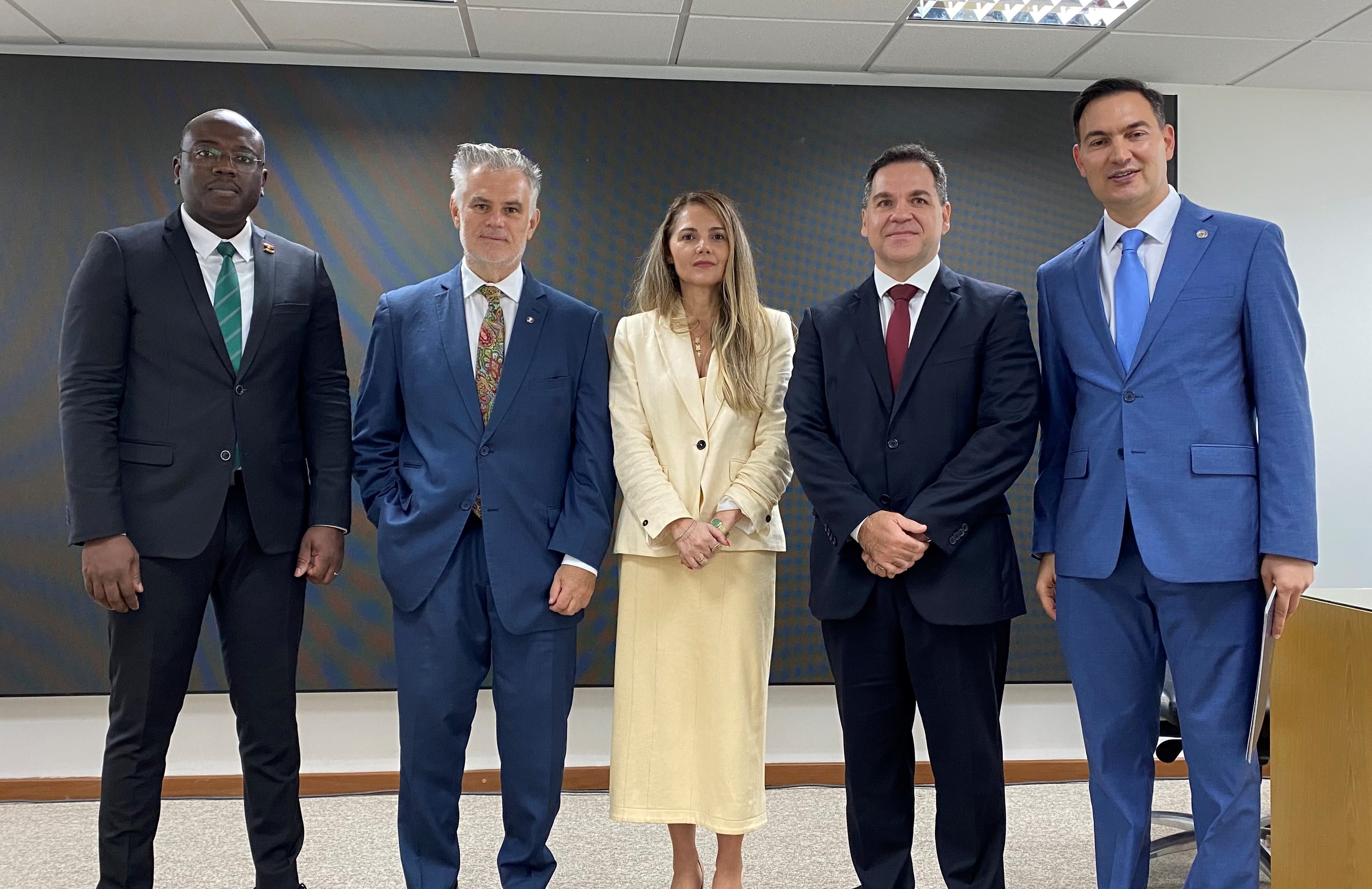 Direito Contemporâneo: Intercâmbio entre Brasil e Angola  marca evento na Emes