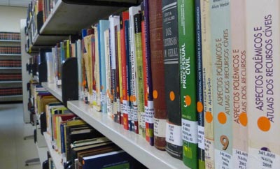 Biblioteca acervo 400
