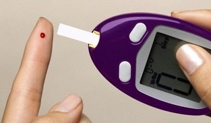 pessoa-faz-congrole-da-glicemia-com-dextro-diabetes-1352895370009 615x300