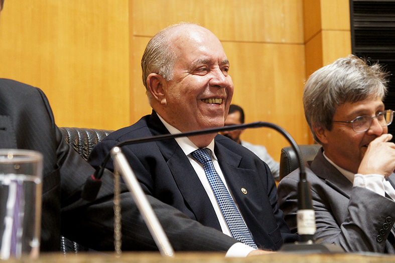 O presidente do TJES, desembargador Sérgio Luiz Teixeira Gama prestigia a solenidade de posse dos deputados estaduais na Ales.