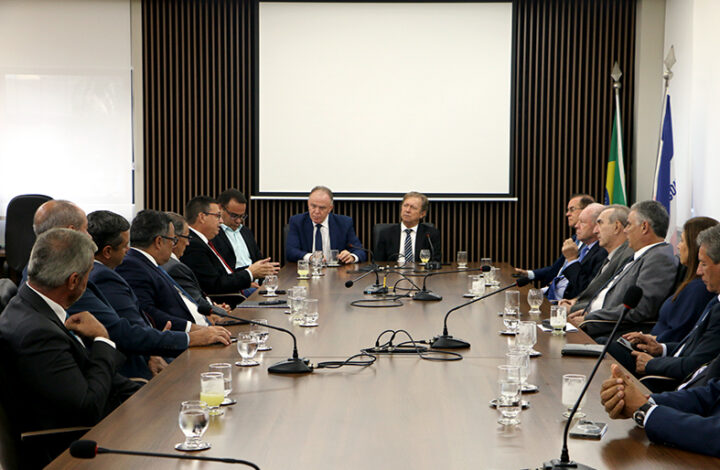 Presidente do TJES recebe a visita do governador do Estado