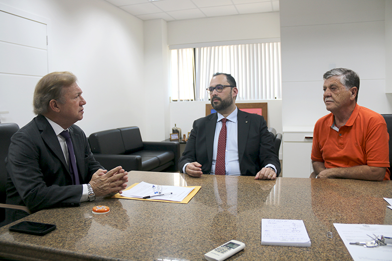 O presidente do TJES, desembargador Fabio Clem, em reunião.