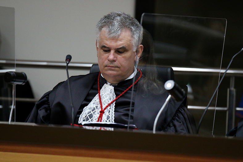 O desembargador Júlio César Costa de Oliveira.