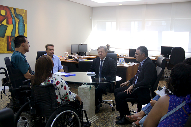 O presidente do TJES, desembargador Fabio Clem, em reunião.
