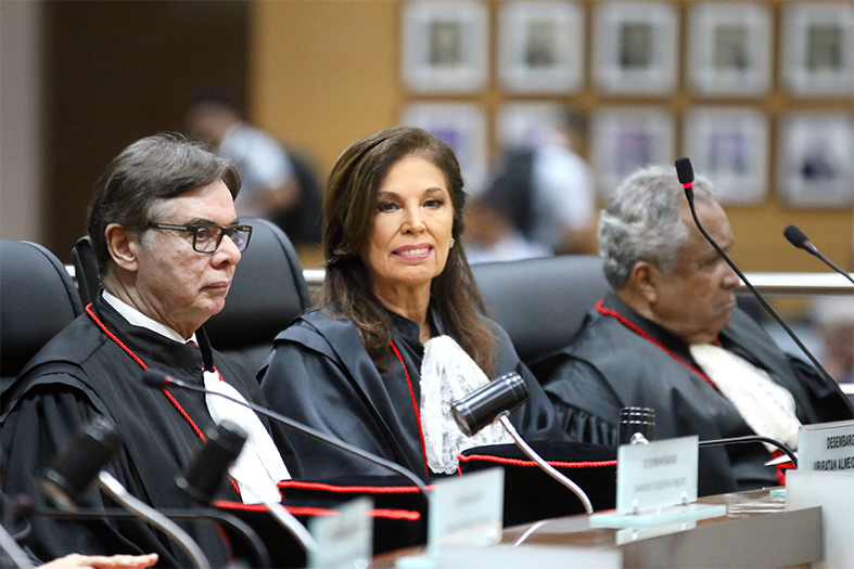 A desembargadora Débora Maria Ambos Corrêa da Silva