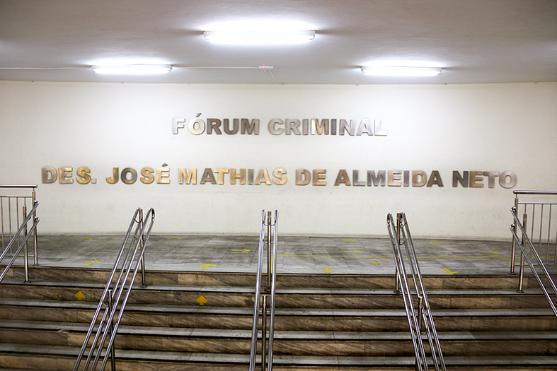 hall de entrada do fórum criminal de vitória.