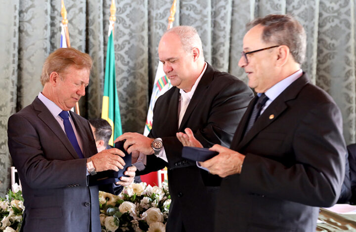 Presidente do Tribunal de Justiça do Espírito Santo recebe homenagem em Apiacá