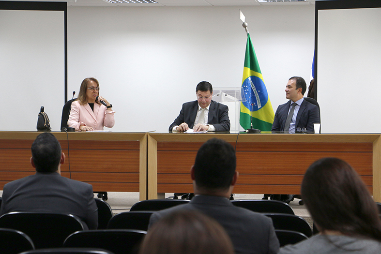 Autoridades do judiciário se reúnem com os juízes supervisores das varas de violência doméstica do Estado do Espírito Santo.