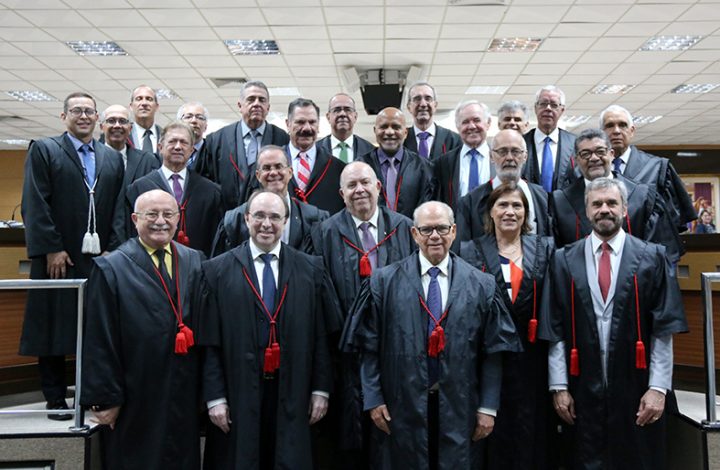 Última sessão do Tribunal Pleno de 2019 é marcada por homenagens ao Presidente do TJES