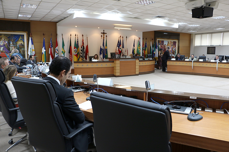 Turma Recursal reunida no Salão Pleno do TJES.