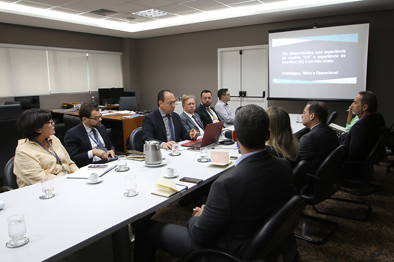 Autoridades do judiciário capixaba e representante do judiciário de Goiás reunidas no gabinete da presidência do tjes.