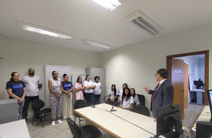 Escola de Apiacá vencedora de Prêmio é recebida no Fórum Des. José Fortunato Ribeiro