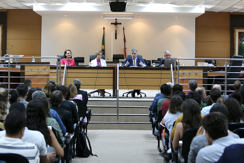 Salão Pleno do Tribunal de Justiça durante a Aula Magna da Escola da Magistratura do Espírito Santo (TJES).