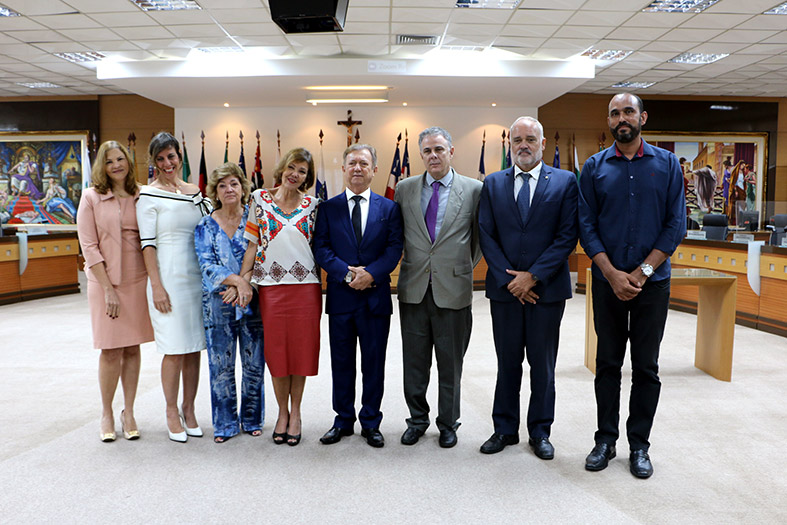 Autoridades do Judiciário posam para foto.