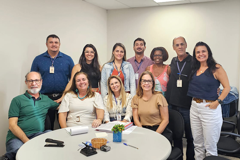 Servidores do judiciário capixaba posam para foto.