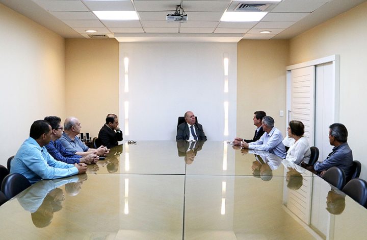 Presidente do TJES recebe visita de cortesia de integrantes do Sicoob Servidores