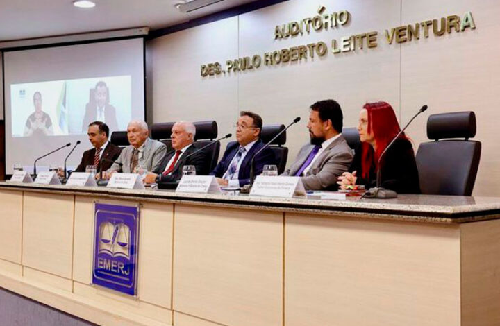 Desembargador Júlio César de Oliveira participa de Fórum de Direito Civil promovido pela Emerj