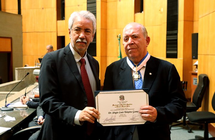 Presidente do TJES recebe homenagem em solenidade na Assembleia Legislativa