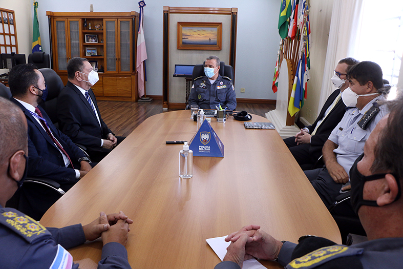 presidente do tjes e comandante da pmes em reunião