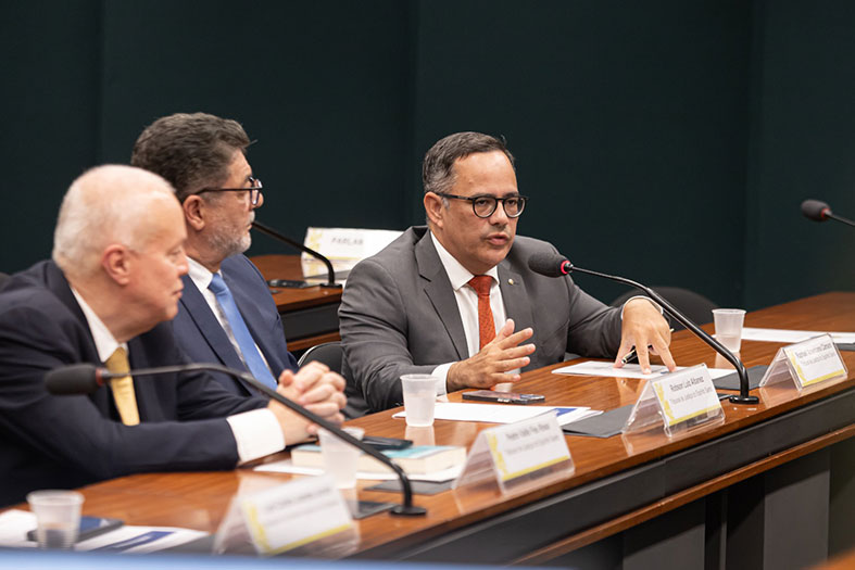 O desembargador Raphael Câmara em uma Audiência Pública na Câmara dos Deputados em Brasília.