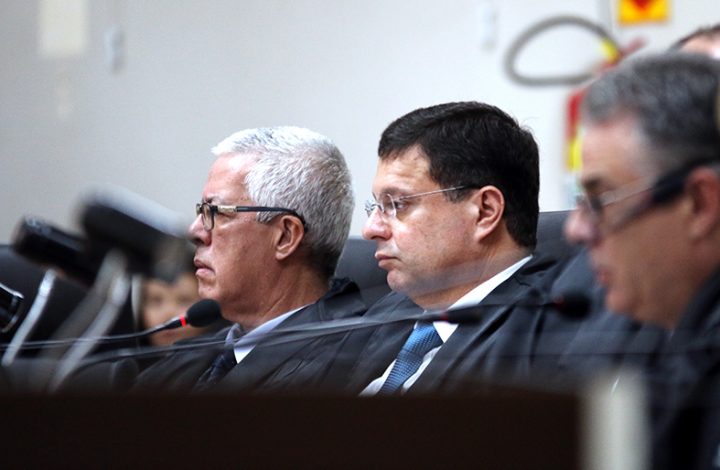 Pleno suspende eficácia de lei que regula atividade de vendedores ambulantes nos ônibus de Vitória