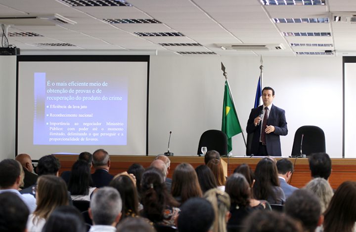Ministro Nefi Cordeiro realiza palestra em solenidade de abertura das atividades letivas da Emes