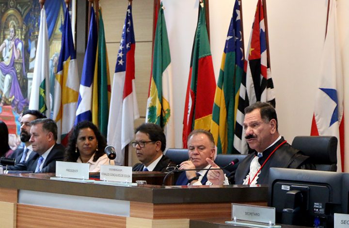Desembargador Ronaldo Gonçalves de Sousa assume Presidência do TJES em solenidade prestigiada e marcada por emoções