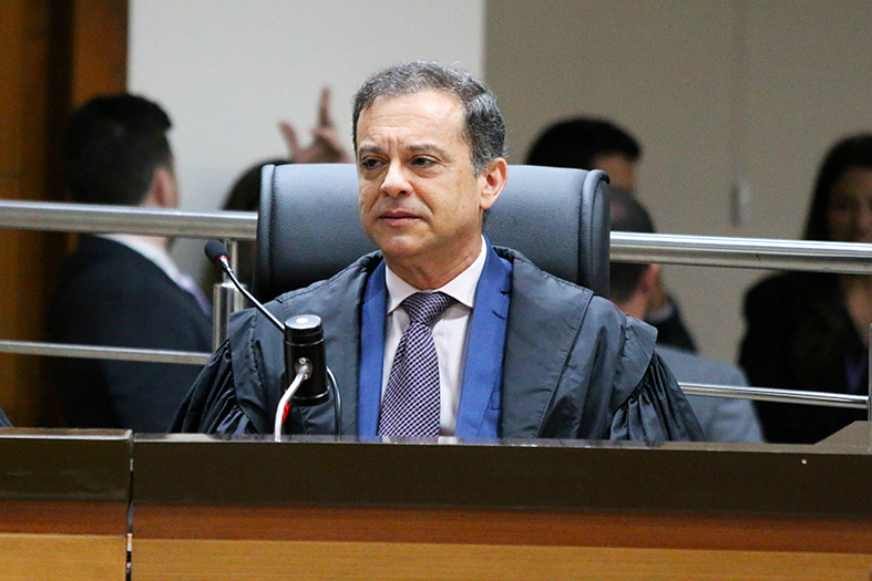 O desembargador Fábio Brasil Nery, homem de pele branca e cabelos grisalhos.