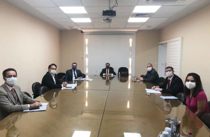 Presidente do TJES se reúne com assessores para analisar cenário atual e decidir os próximos passos