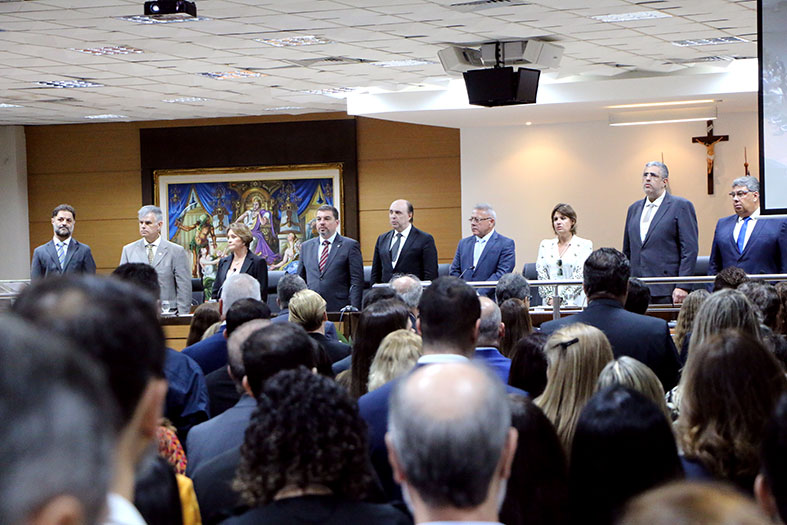 Abertura do 15º FONAMEC no salão do tribunal pleno do TJES.