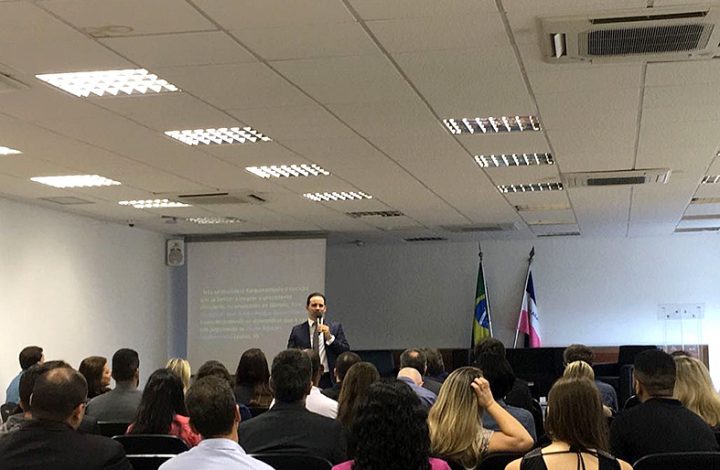 Emes realizou palestra com o juiz federal Aylton Bonono na manhã desta sexta-feira, 15