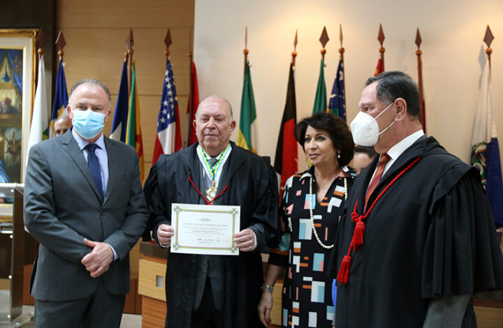 Pleno do Tribunal de Justiça faz homenagem ao desembargador Sérgio Luiz Teixeira Gama, em razão de sua aposentadoria