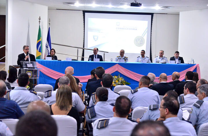 Corregedor Geral da Justiça recebe medalha do Mérito Correicional da Polícia Militar do Espírito Santo