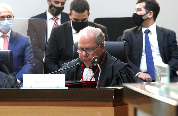 Decano da Corte, desembargador Adalto Tristão, faz discurso de saudação à mesa diretora do Biênio 2022-2023