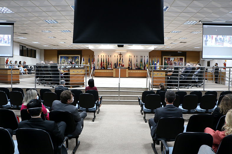Salão do Tribunal Pleno do TJES durante evento de encerramento da Inspeção do CNJ.