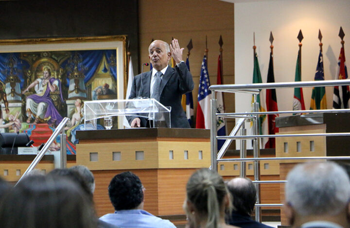 Tutela Provisória foi tema de palestra ministrada pelo professor da USP José Roberto Bedaque