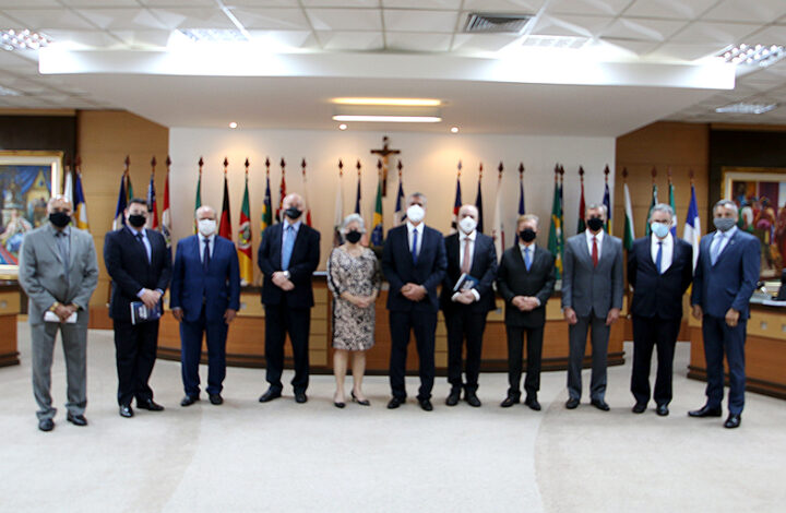 Ministro do STJ Rogerio Schietti faz palestra de abertura de curso de pós-graduação da Emes no salão pleno do TJES