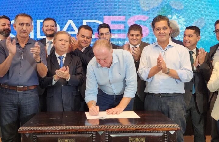 Presidente do TJES participa do lançamento do Fundo Cidades 2023 no Palácio Anchieta