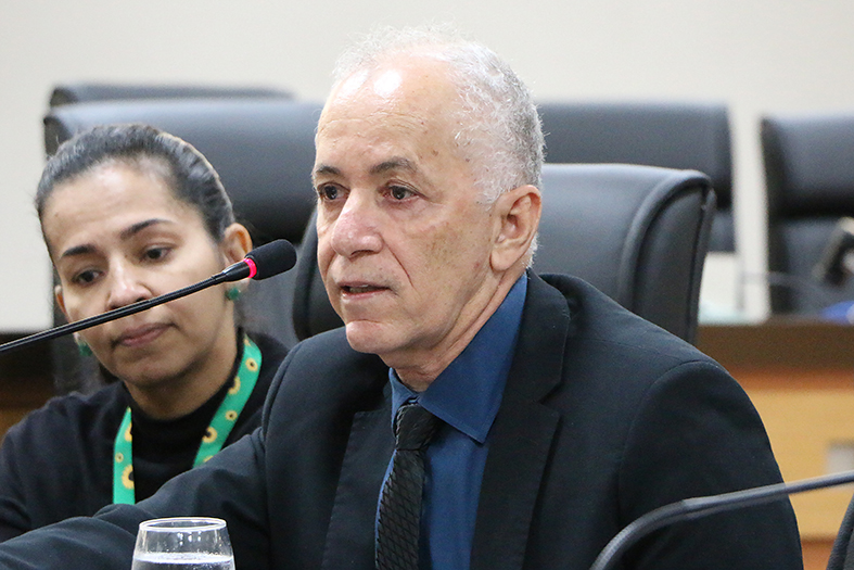 O juiz Ezequiel Turíbio, membro da comissão de acessibilidade do TJES