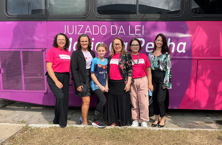 Ônibus do Juizado Itinerante da Lei Maria da Penha marca presença na 3ª edição do CineMarias