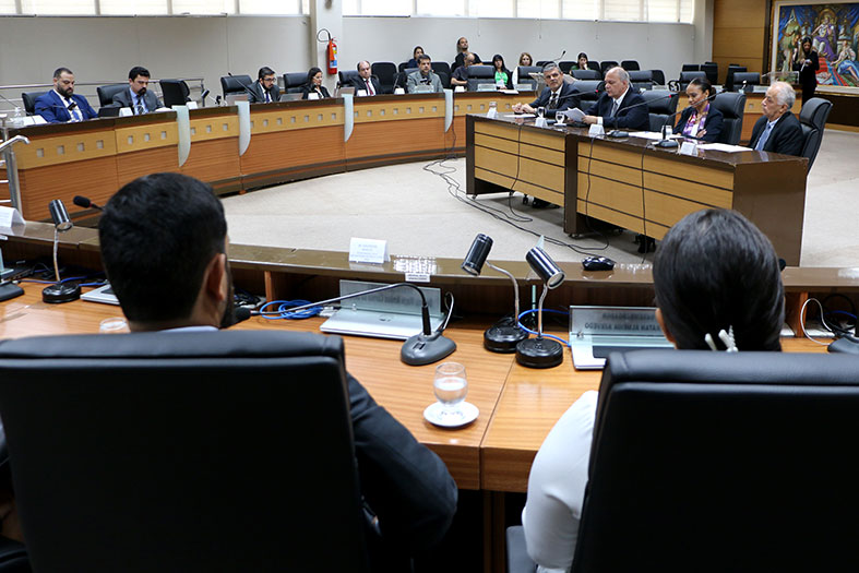 Salão do Tribunal Pleno durante visita institucional do Conselho Nacional de Justiça.