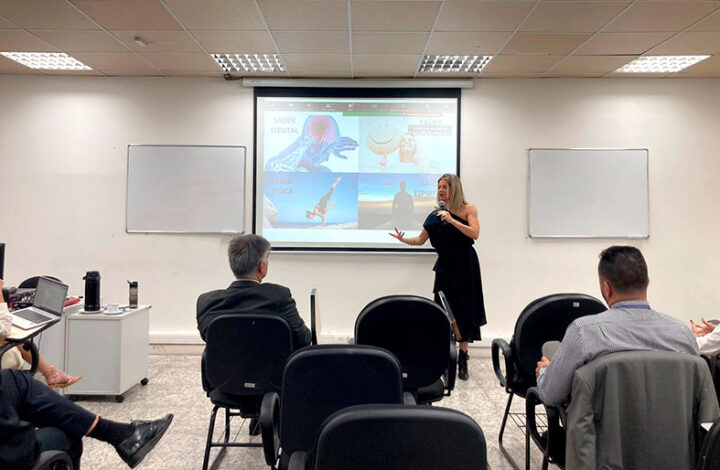 Emes realiza primeira aula híbrida com transmissão ao vivo do último dia do curso de Gestão Humanizada