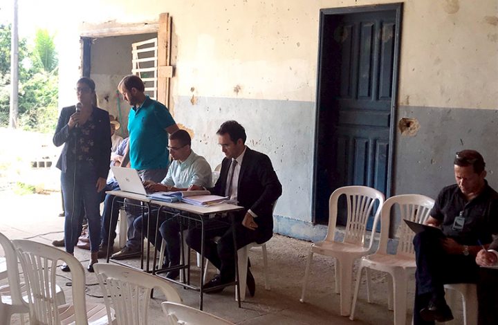 Juiz de Ecoporanga vai até assentamento fazer audiência com a participação de assentados